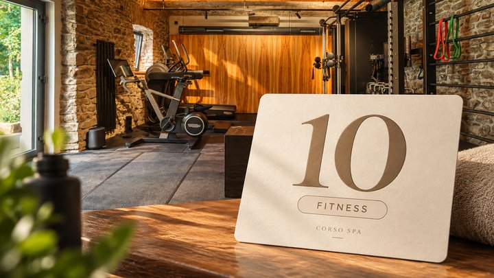 Předplacená karta Fitness 10× před fotografií fitness Corso.