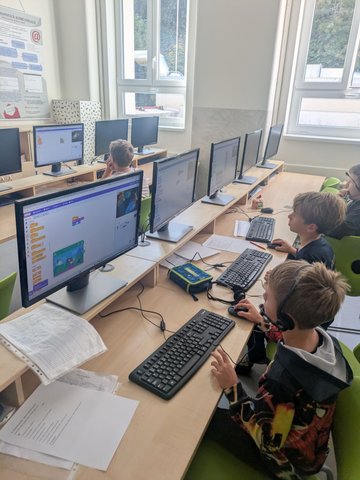 Děti programují projekty ve Scratchi