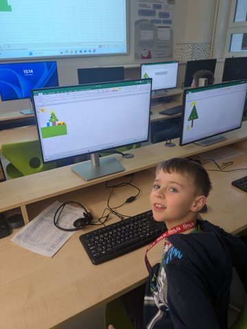 Děti tvoří obrázky v tabulkovém procesoru
